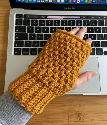 Cotswolds Fingerless Gloves