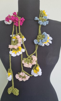 Daisies & Roses Lariat