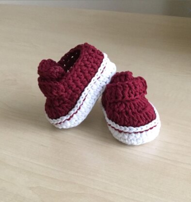 Sporty Baby Bootie & Hat Set N 235