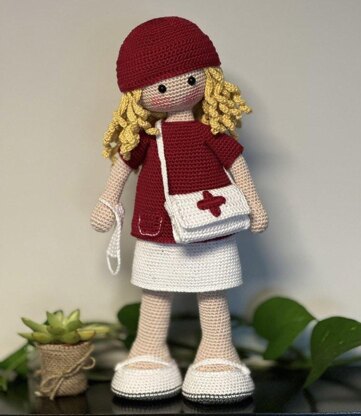 Crochet Doctor and Nurse Doll Pattern