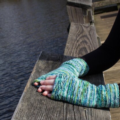 Along the Shores Fingerless Mitts