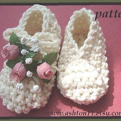 Pleated Top Baby Booties | Crochet Pattern by Ashton11