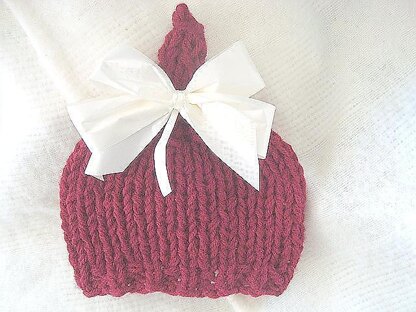 421 KNITTED PIXIE HAT, newborn to age 5