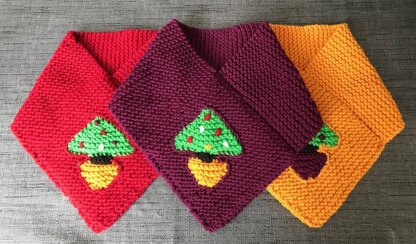 Christmas Tree Triangular Scarf in Lang Merino 70