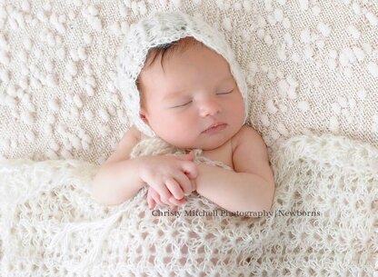 Newborn Scallop & Cables Bonnet and Wrap