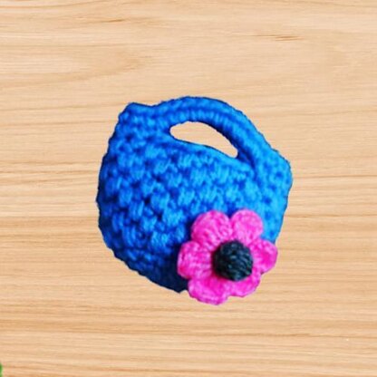 Crochet mini bag keychain pattern