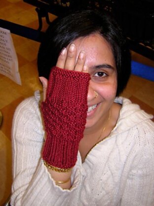 Free: Garnet Fingerless Mitts