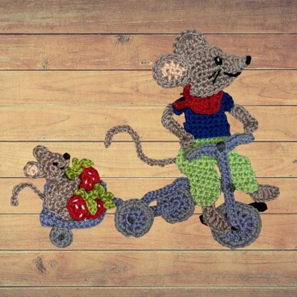 Mouse on a tricycle crochet applique