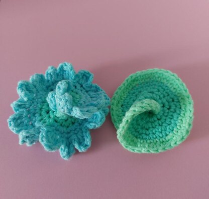 Flower spinner fidget toy Crochet pattern by Luna Crochet Designs