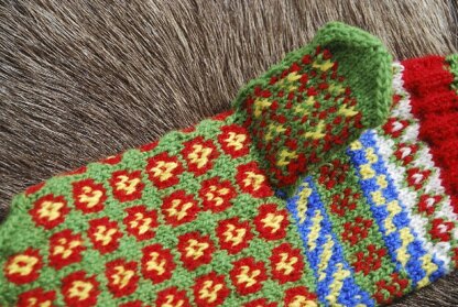 Arjeplog Rosettes: Swedish Sámi Knitted Mittens