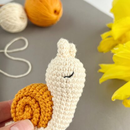 Crochet snail amigurumi pattern keyring Bag charm Car mirror hanging decor Mini toy keychain