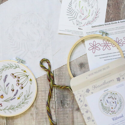 Hawthorn Handmade Wildwood Contemporary Embroidery Kit - 16cm