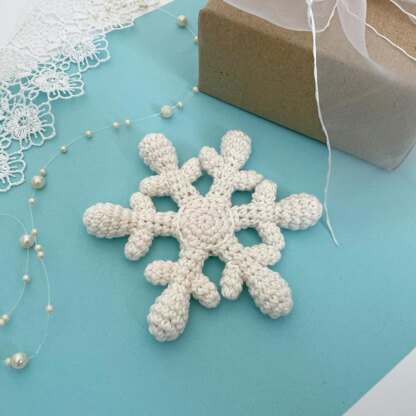 Crochet snowflake pattern Christmas ornament