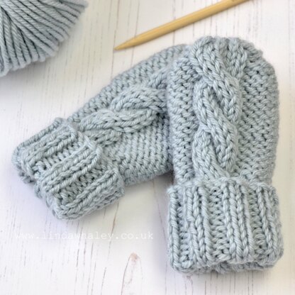 Oscar Baby Mitts in Debbie Bliss Cashmerino Aran