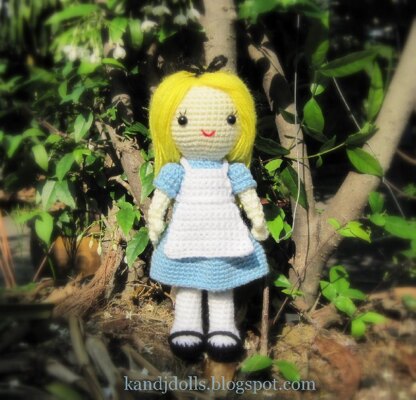 Alice in Wonderland - Amigurumi crochet pattern