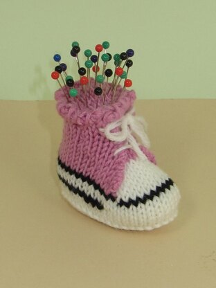 Knitting pattern for baby converse best sale