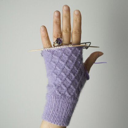 Vintage gloves: Columbine