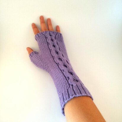 Long Wristed Chain Cable Mittens