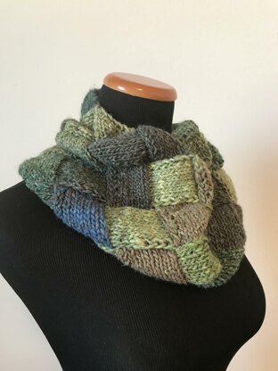 Lisey's Entrelac Cowl