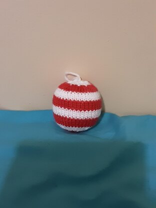 Cutie Christmas Baubles Knitting Pattern.