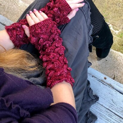 Dragon Cabled Gauntlets
