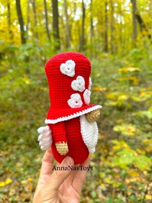 Gnome red Valentine with wings