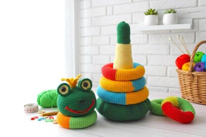 Stacking rings multi-color frog