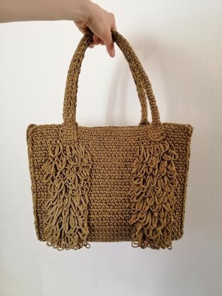 Fringe tote from raffia