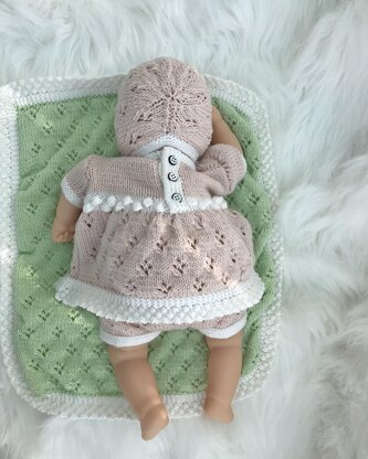 P35 Dolls Clothes and Blanket