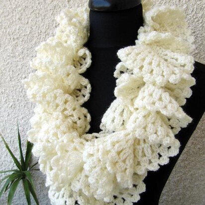 Marvellous Ruffle Lace Scarf Tutorial