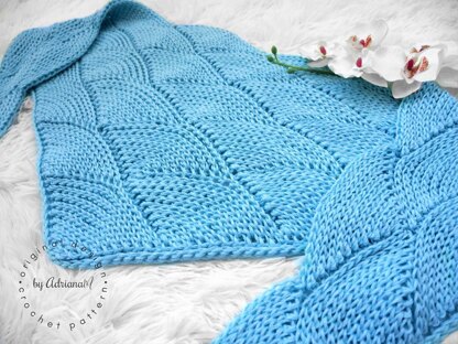 AQUA knit-look triangular shawl