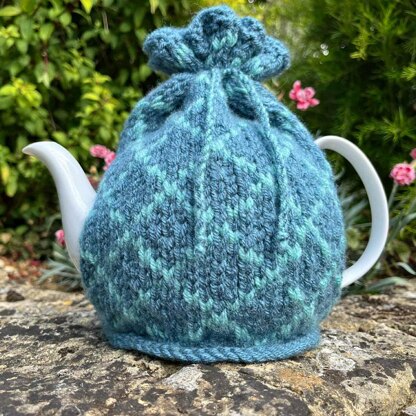 Diamond Patterned 4 Cup Teapot Cosy Knitting Pattern.