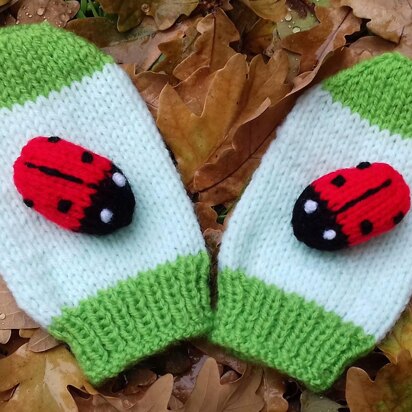 Ladybird / Ladybug Leaf Mittens - knitting pattern