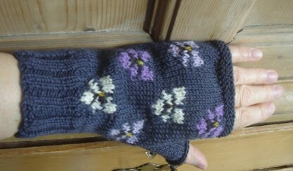 Violets fingerless gloves/mitts