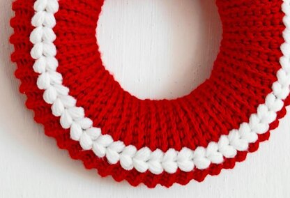 English and German Pattern. Cable Christmas Wreath