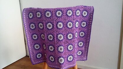 Daisy garden baby blanket