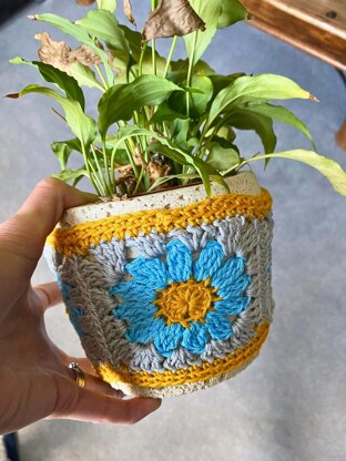 Granny Plant Pot Cover