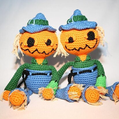 Scarekin (Pumpkin Scarecrow) - Amigurumi