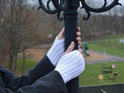 "Knit-Look" Fingerless Gloves