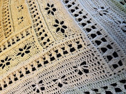 Triangular Scarf Idyia