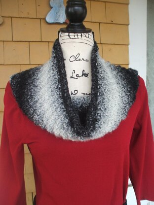 Diagonal Knit Cowl