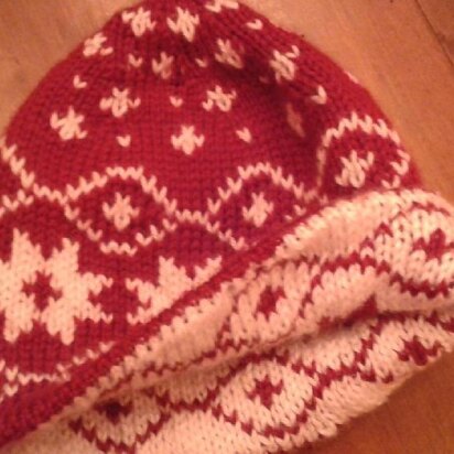 Reversible Winter Star Hat - knitting pattern