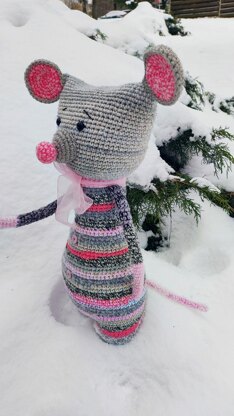 Scrap yarn crochet Mouse