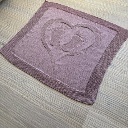 Baby Blanket Heart with Feet - knitting pattern