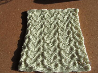 Vining Lace Cowl