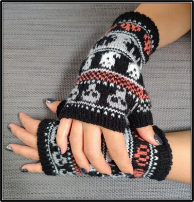 Spooky Halloween Mitts with pumpkins, bats, ghosts and skulls