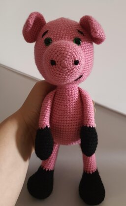 Hamish the Pig amigurumi crochet pattern