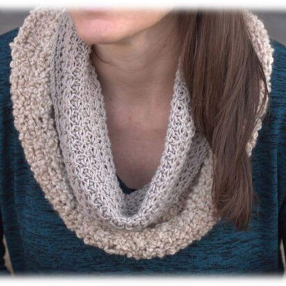 Tuck Stitch Cowl in Plymouth Yarn Arequipa Aventura & Worsted - 3050 - Downloadable PDF