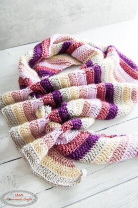 Ruffled Keyhole Boomerang Scarf