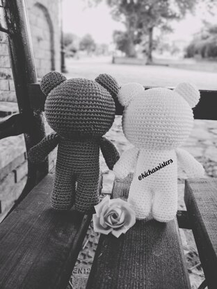 Brown and white bears amigurumi